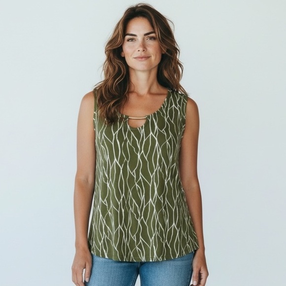 Tahari Tops - TAHARI olive green and white sleeveless tank top with gold accessory NWT. Large